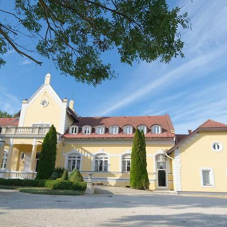 Rosenberg Kuria Bed & Breakfast Taplanszentkereszt Bagian luar foto