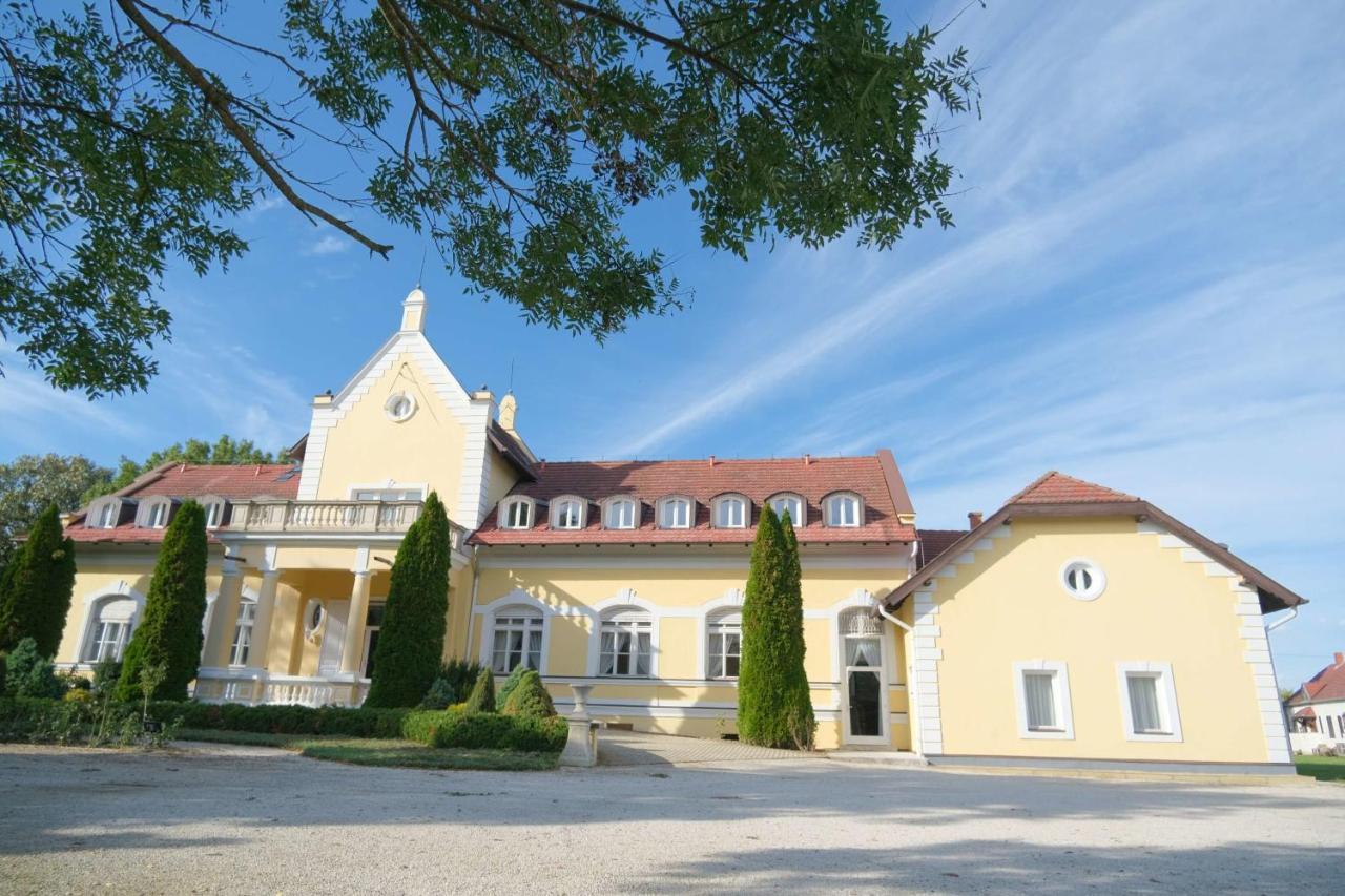 Rosenberg Kuria Bed & Breakfast Taplanszentkereszt Bagian luar foto