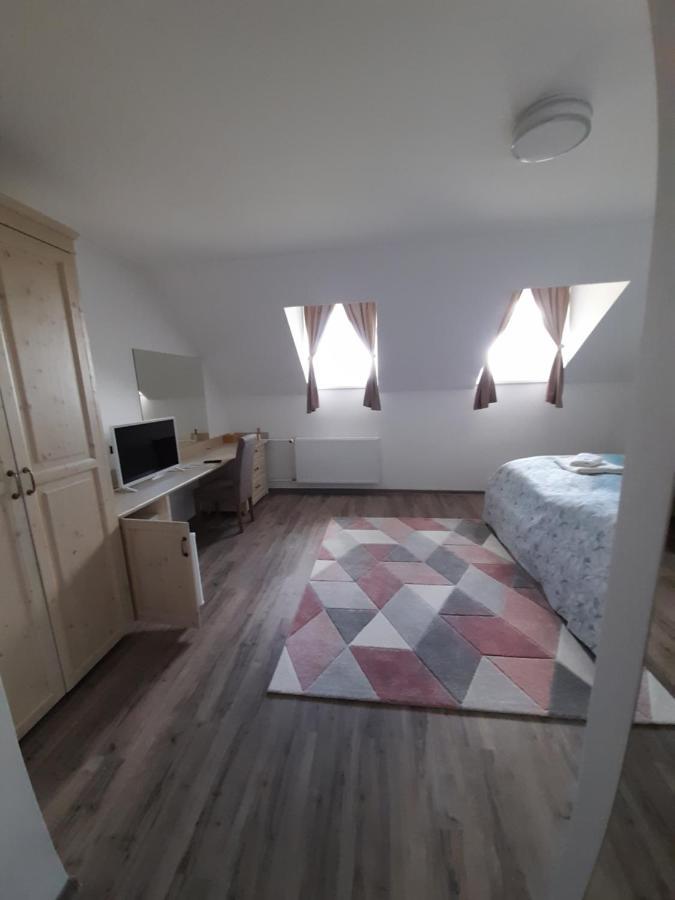 Rosenberg Kuria Bed & Breakfast Taplanszentkereszt Bagian luar foto