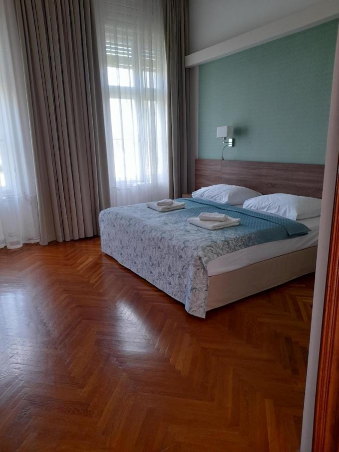 Rosenberg Kuria Bed & Breakfast Taplanszentkereszt Bagian luar foto