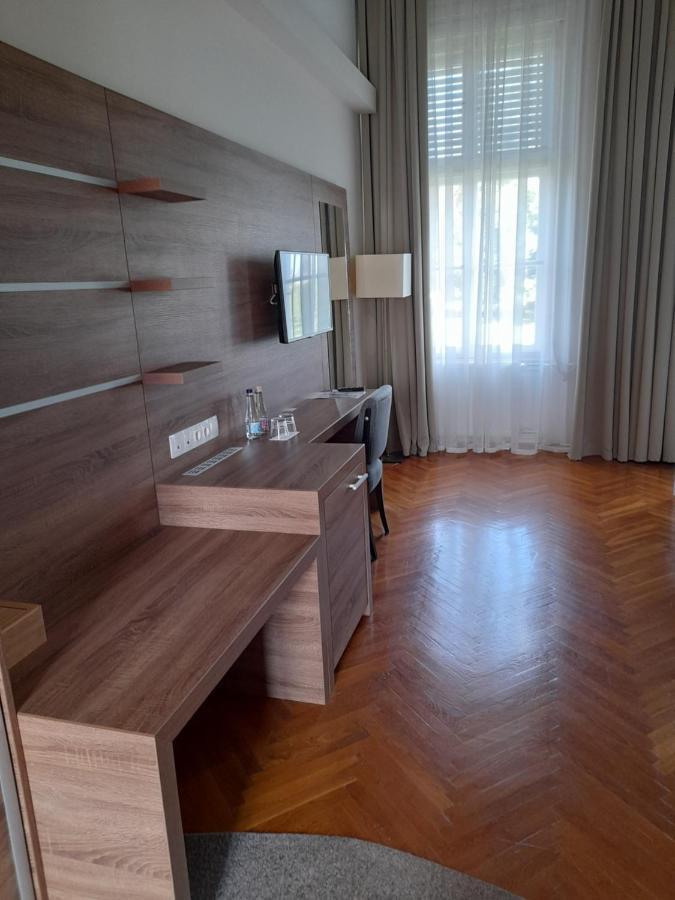 Rosenberg Kuria Bed & Breakfast Taplanszentkereszt Bagian luar foto