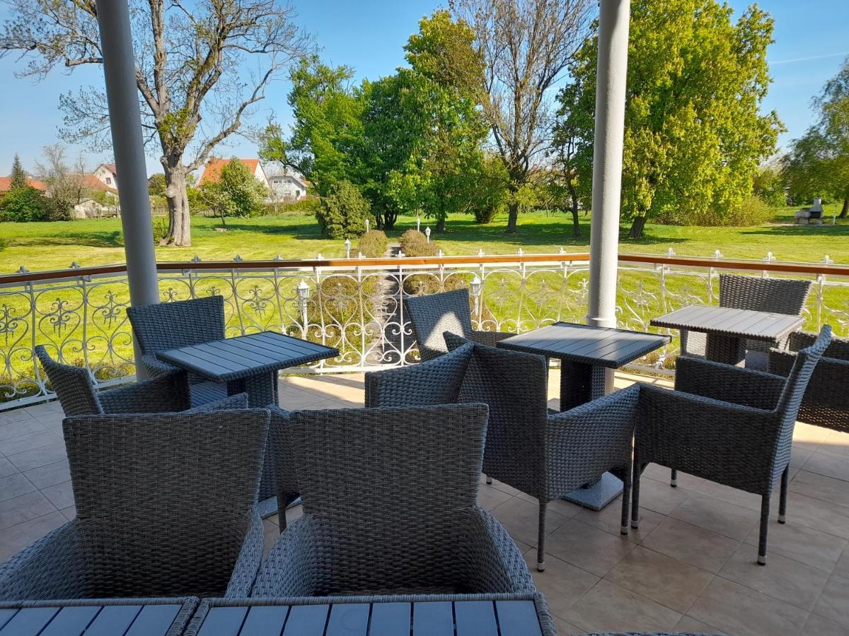 Rosenberg Kuria Bed & Breakfast Taplanszentkereszt Bagian luar foto