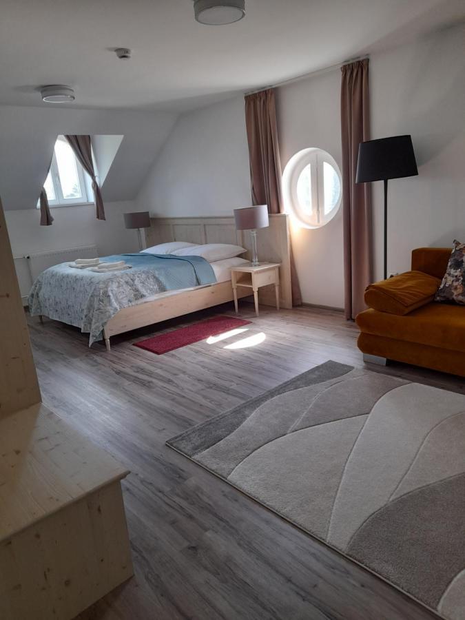 Rosenberg Kuria Bed & Breakfast Taplanszentkereszt Bagian luar foto